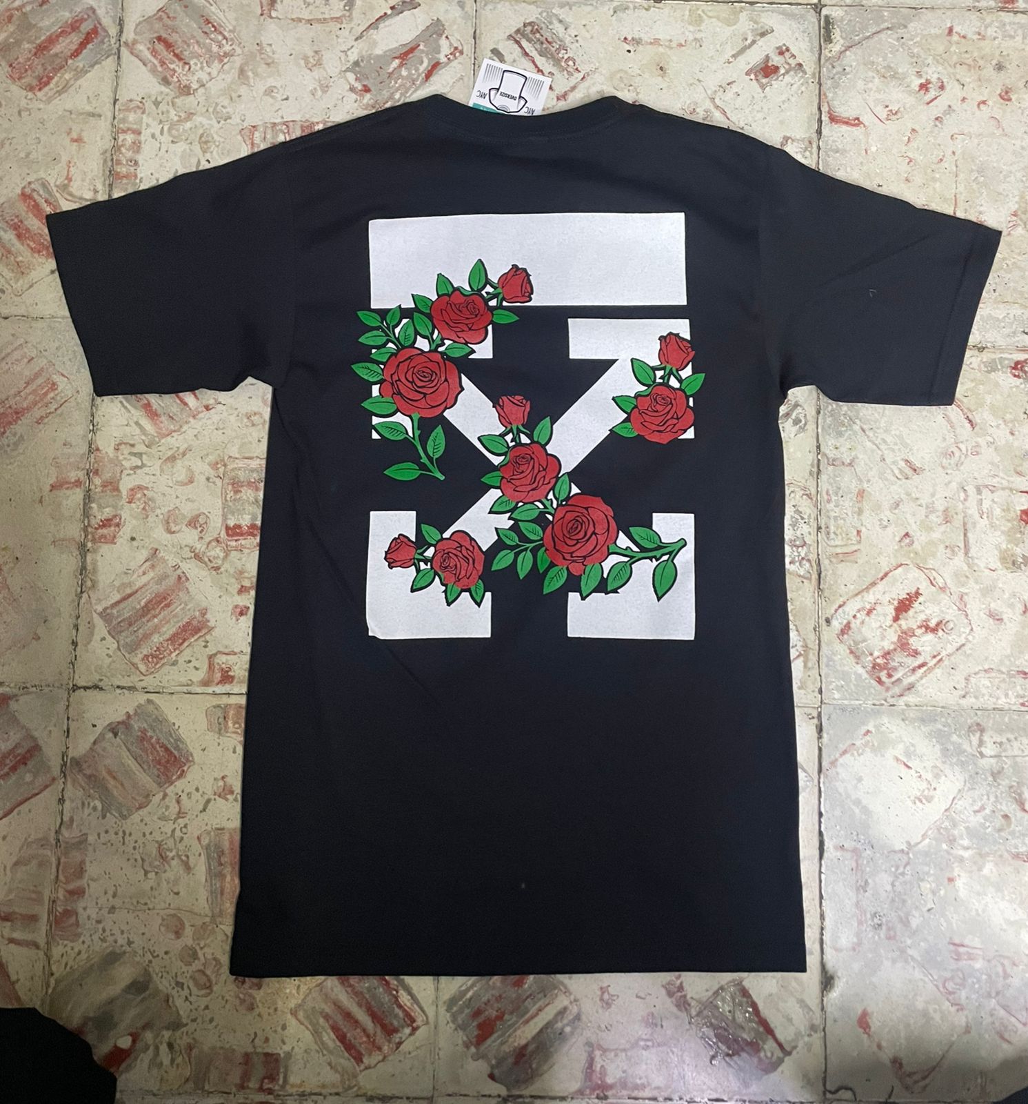 OFF WHITE ROSES IN LOGO BLACK T SHIRT