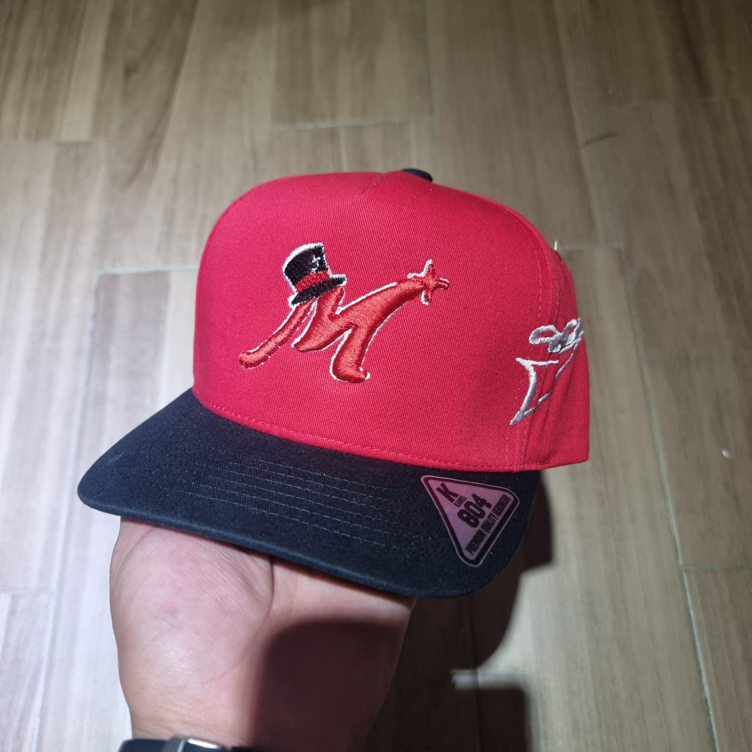 EL MAGO M RED IN RED CAP KAMEL