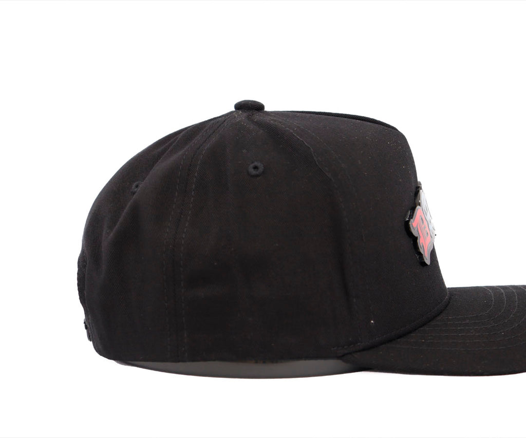 DANDY CAP 10 YEARS TOTAL BLACK CAP PLACA KAMEL