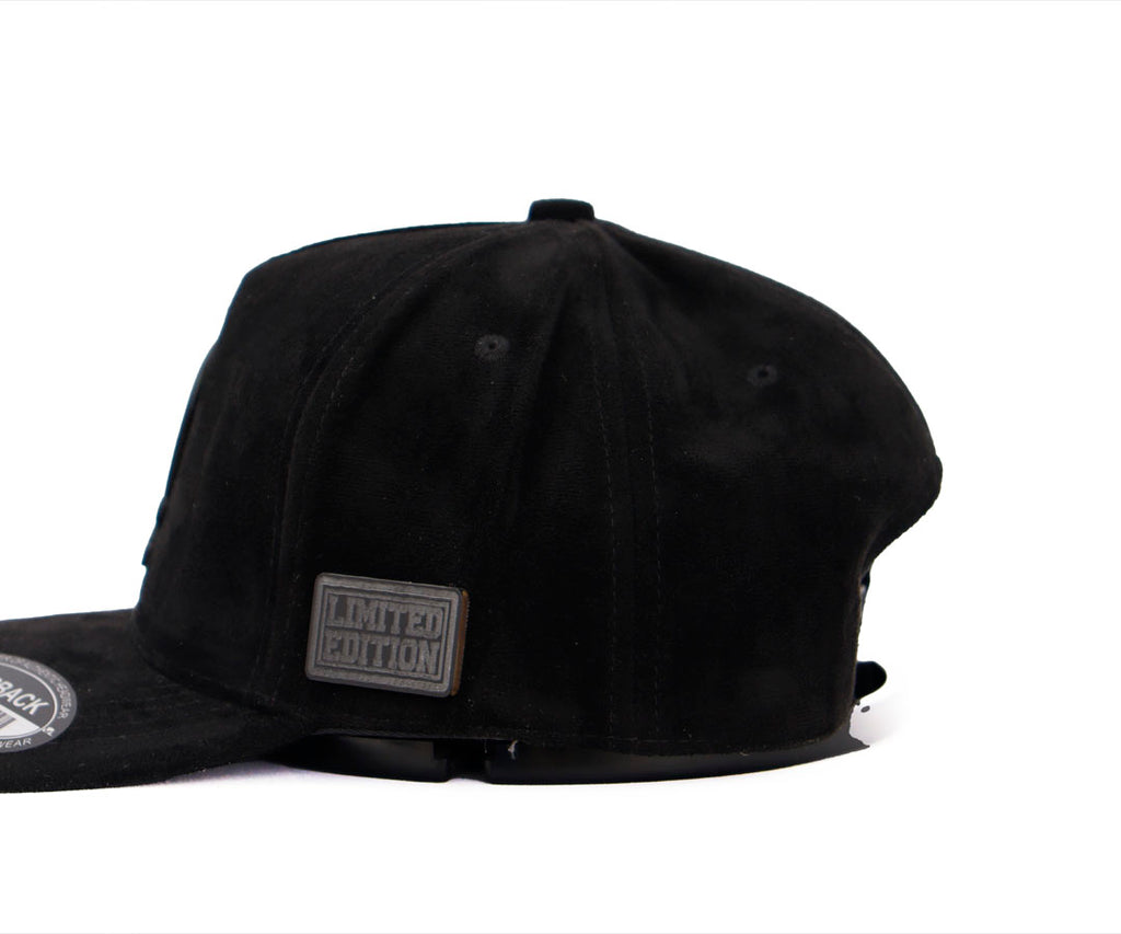 AJEDREZ CABALLO TOTAL GAMUZA PLACA GRABADA WAYCAP