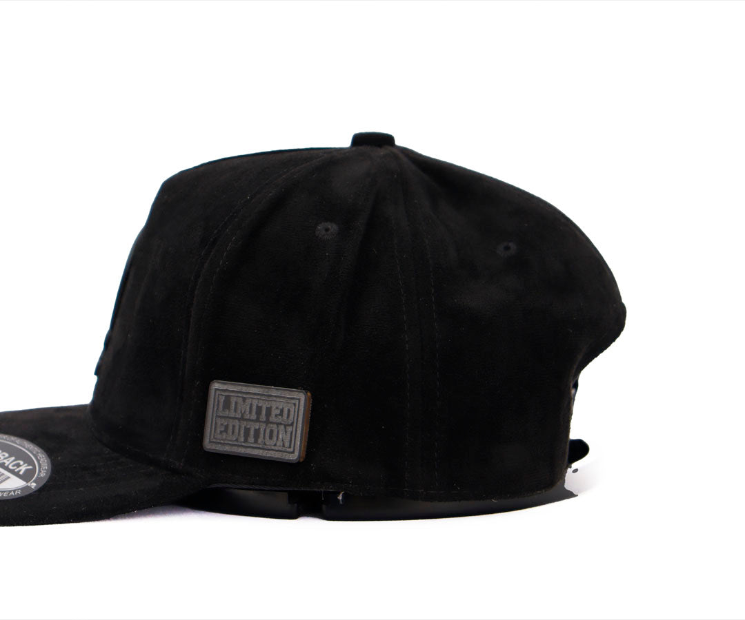 AJEDREZ CABALLO TOTAL GAMUZA PLACA GRABADA WAYCAP