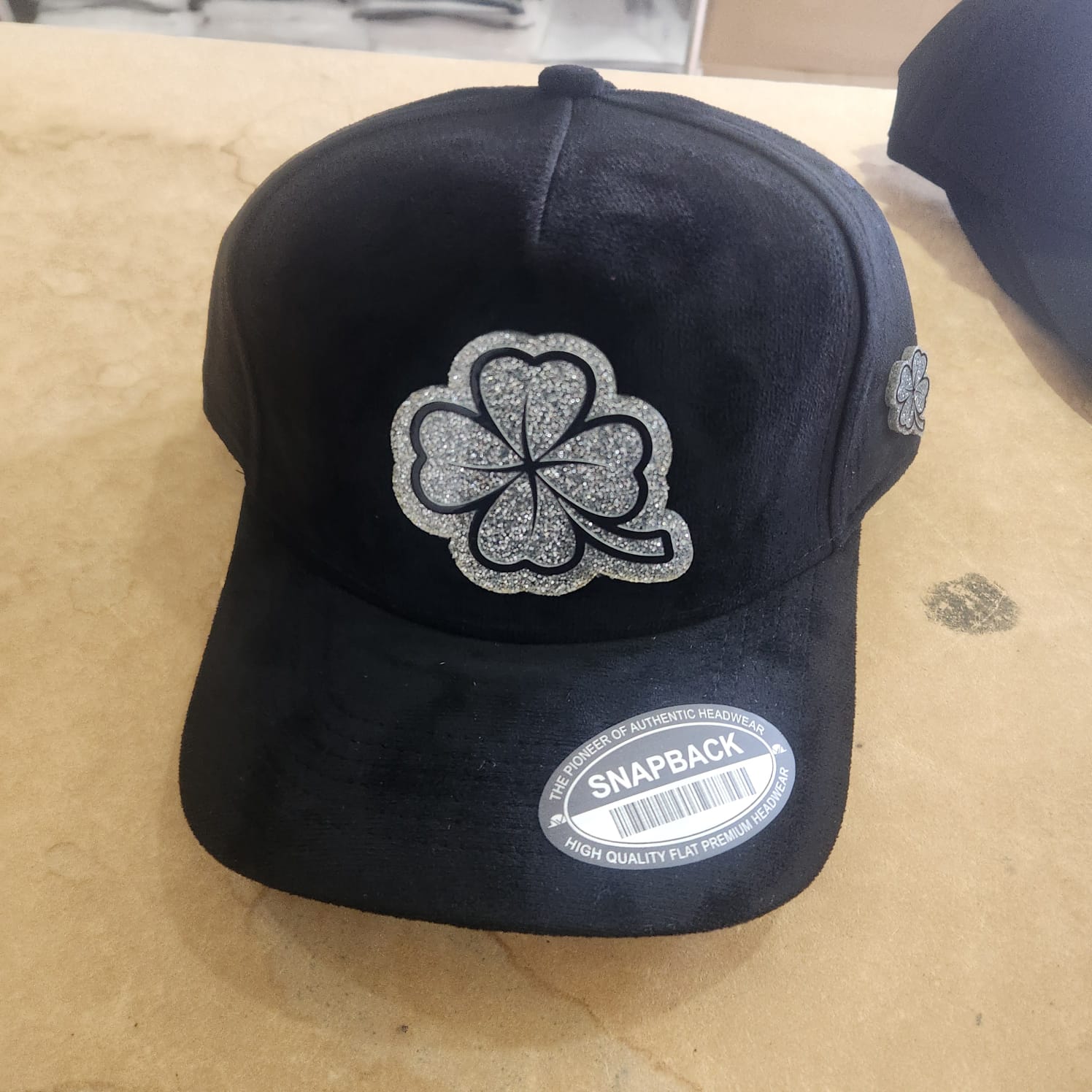 TREBOL SILVER PLACA TOTAL BLACK GAMUZA WAYCAP