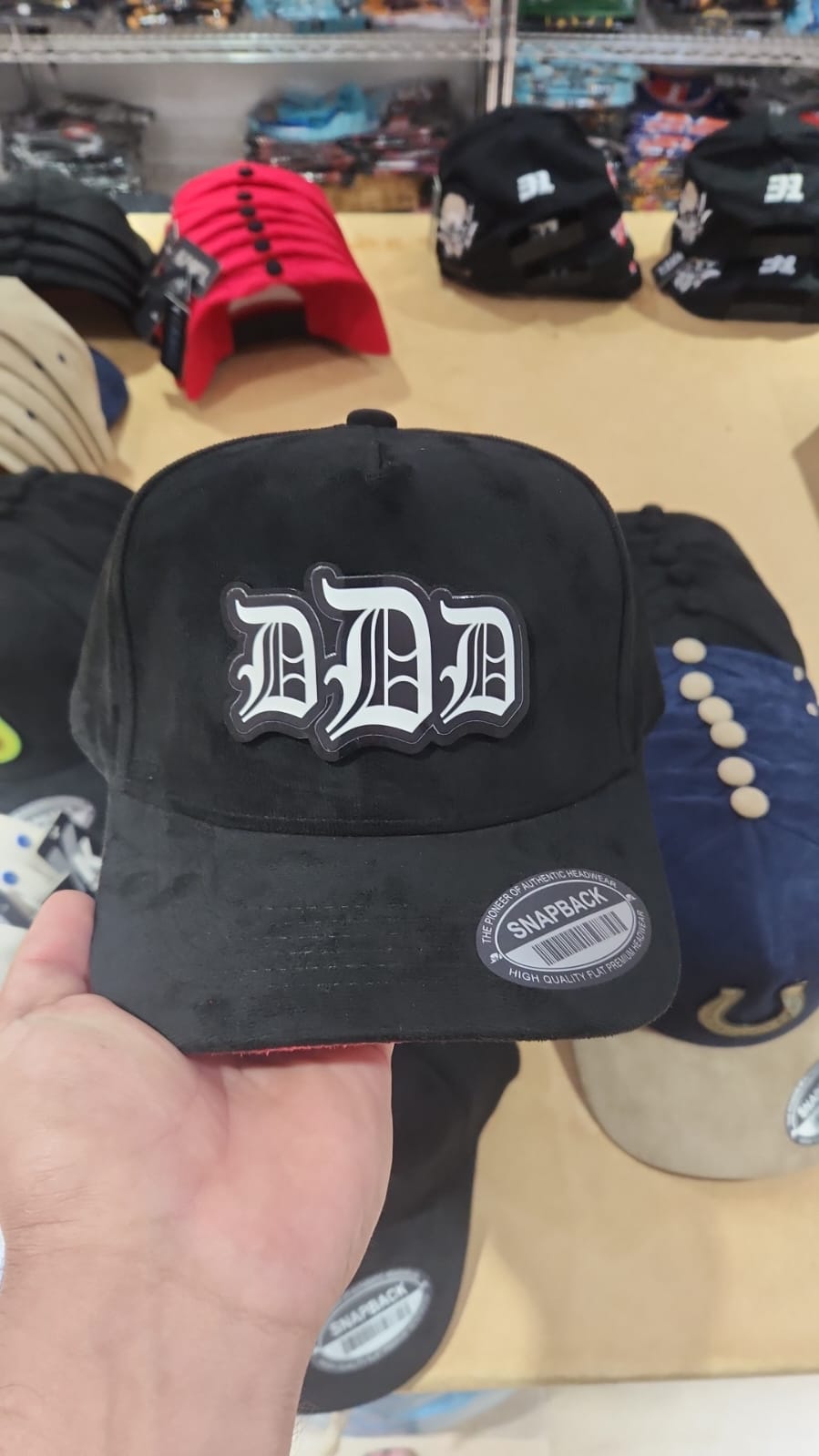 TRIPLE D DANDY LOGO BLACK PLACA TOTAL GAMUZA WAYCAP