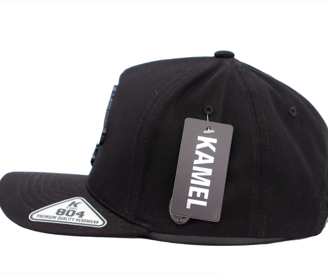 CABALLO COLOR PLACA TOTAL BLACK CAP KAMEL