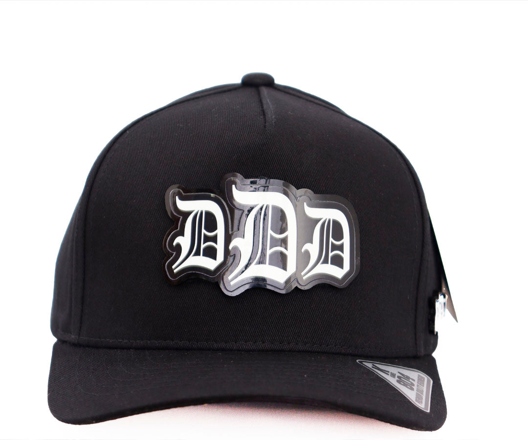TRIPLE D DANDY LOGO BLACK PLACA KAMEL