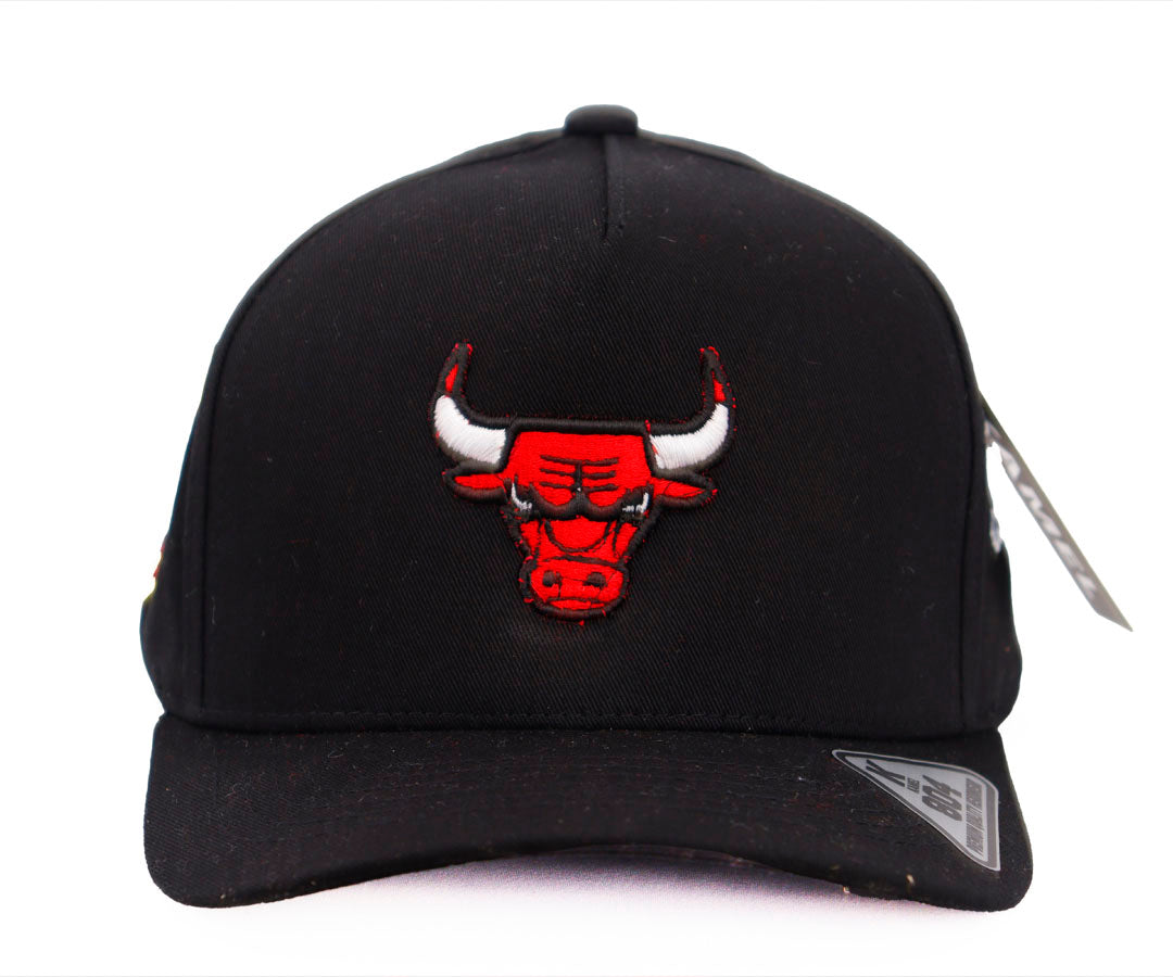 CHICAGO BULLS CLASSIC BULL BLACK CAP 6X CHAMP KAMEL