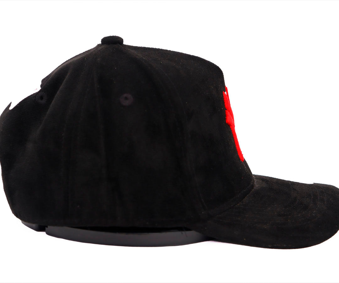 NY LA OVER ONE RED AND WHITE TOTAL GAMUZA BLACK WAYCAP