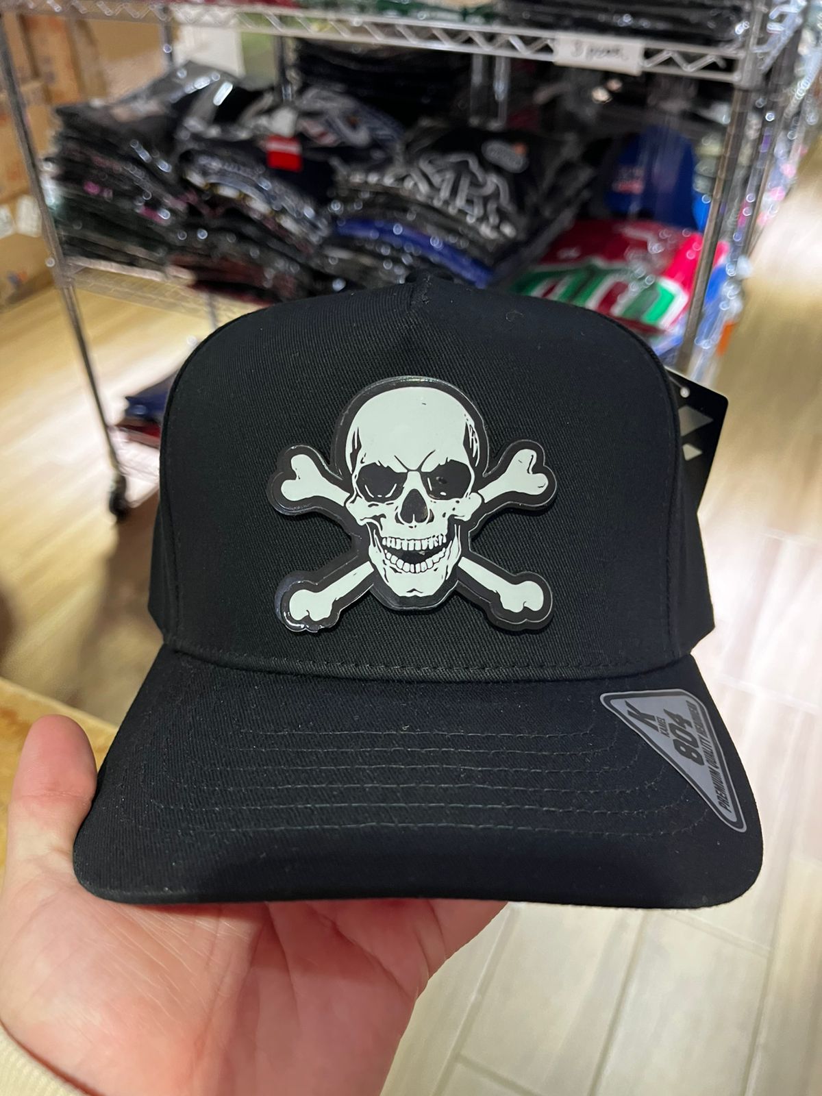 CALAVERA WHITE PLACA BLACK CAP KAMEL