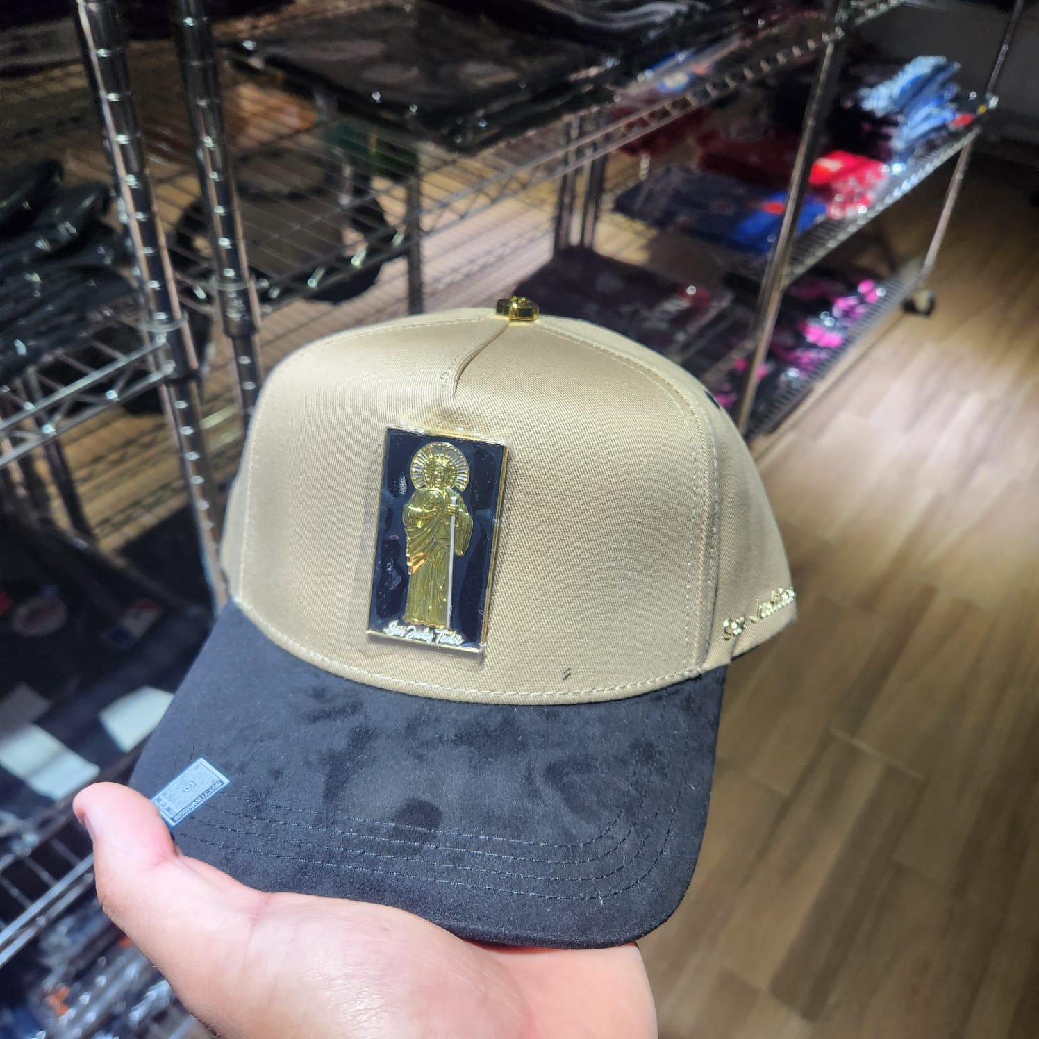 SAN JUDAS GOLD CAP GOLD ANGEL AND BLACK VICERA BIG BOSS