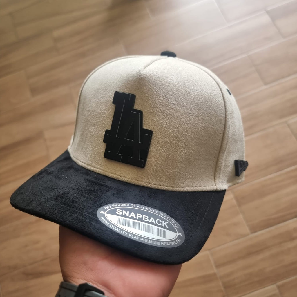 LA DODGERS BLACK MATE PLACA TOTAL GAMUZA BEIGE AND BLACK VICERA WAYCAP