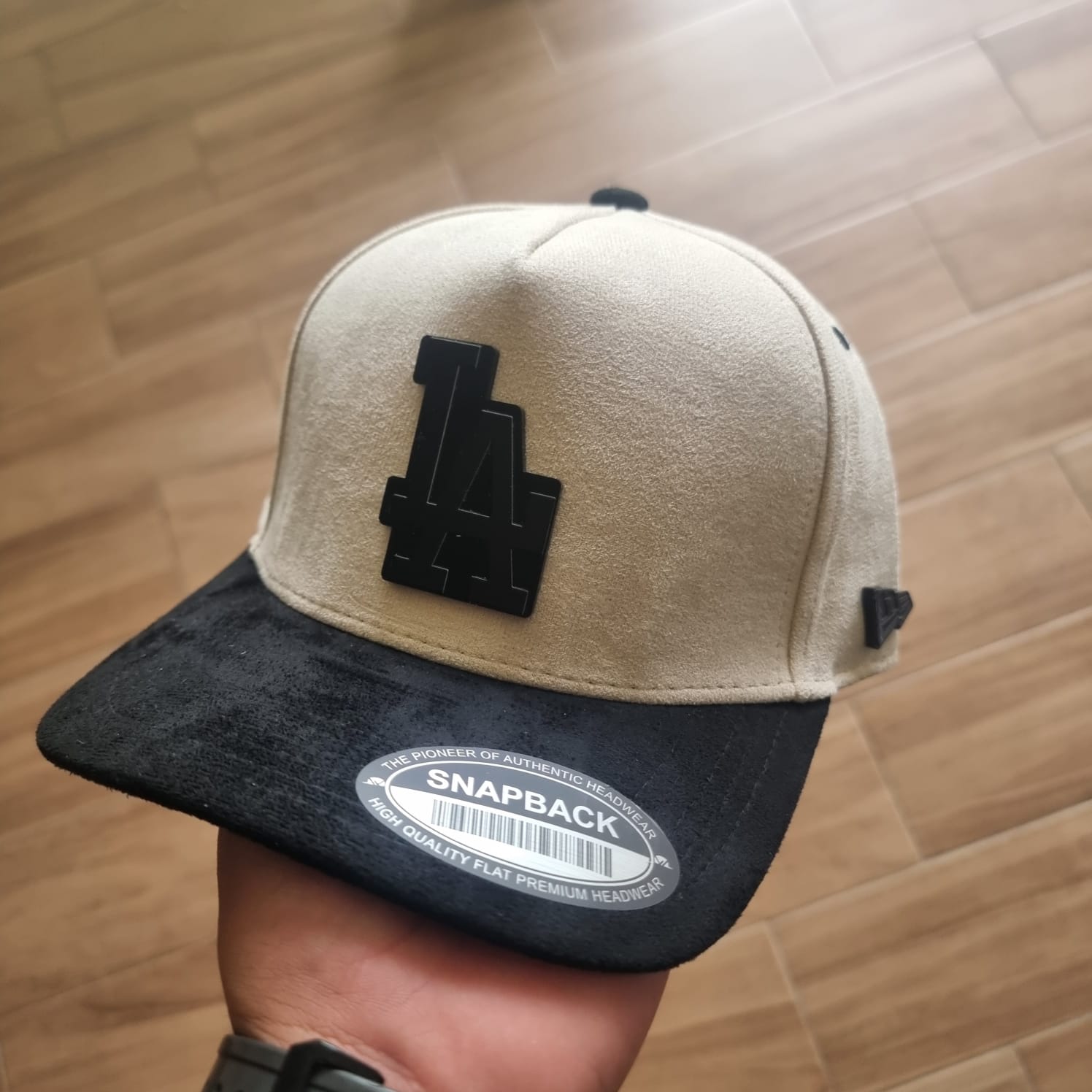 LA DODGERS BLACK MATE PLACA TOTAL GAMUZA BEIGE AND BLACK VICERA WAYCAP