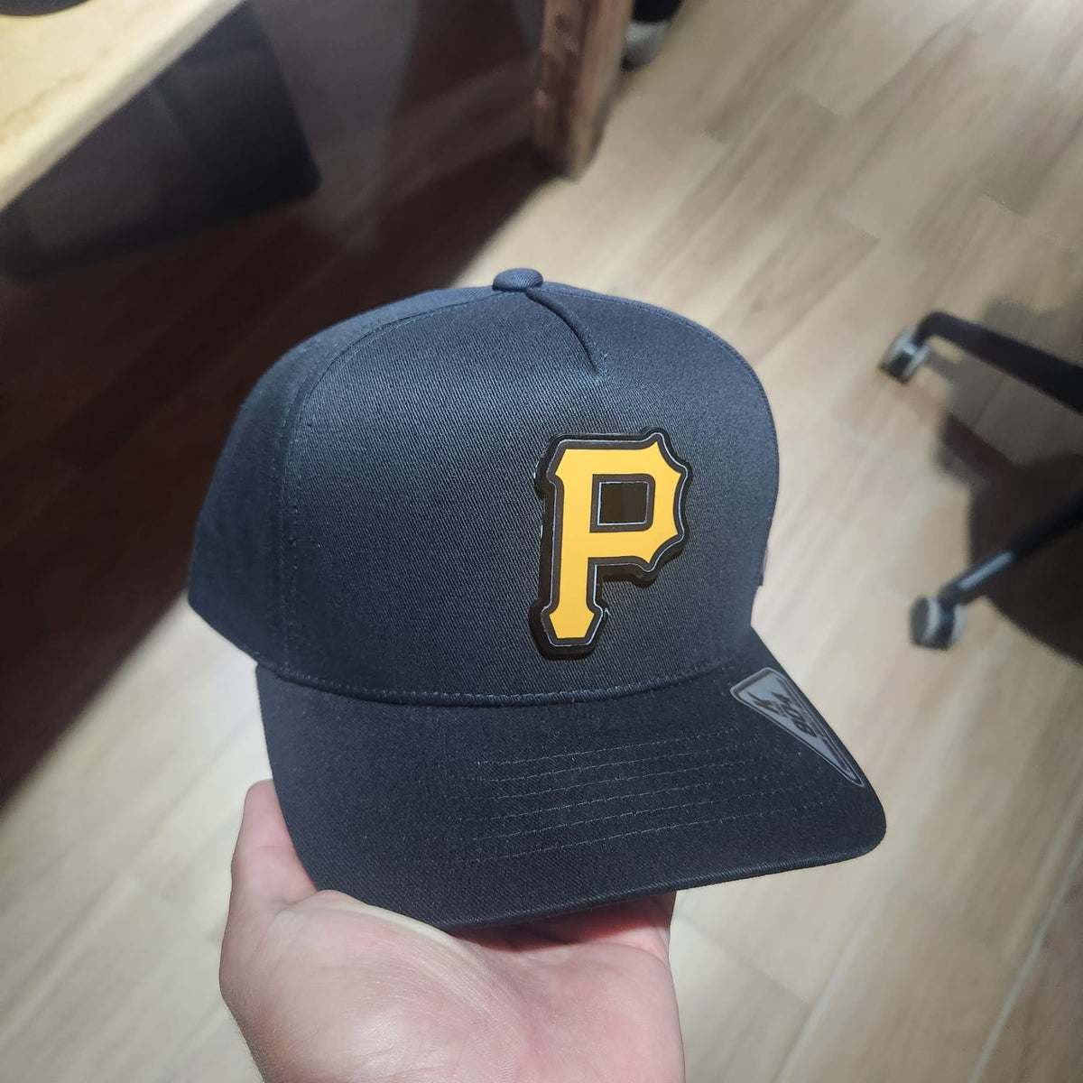 PIRATES PITTSBURGH P YELLOW PLACA KAMEL
