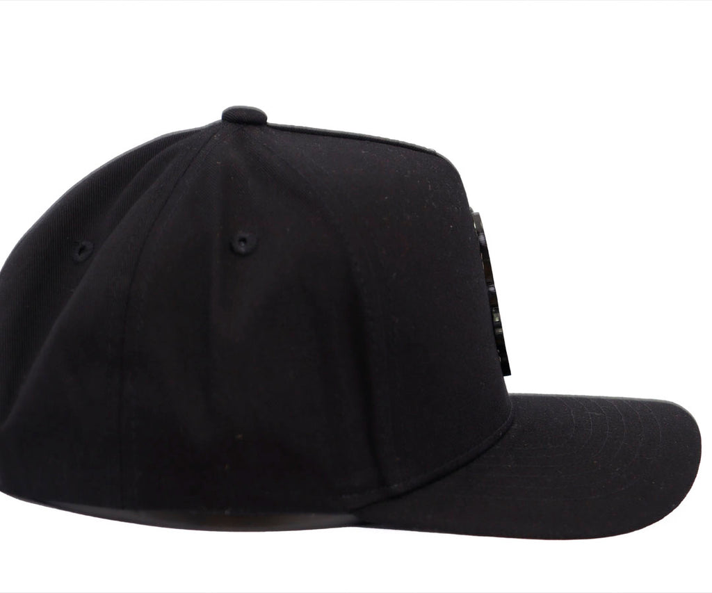 PSYCHO BUNNY COLOR TOTAL BLACK CAP PLACA KAMEL