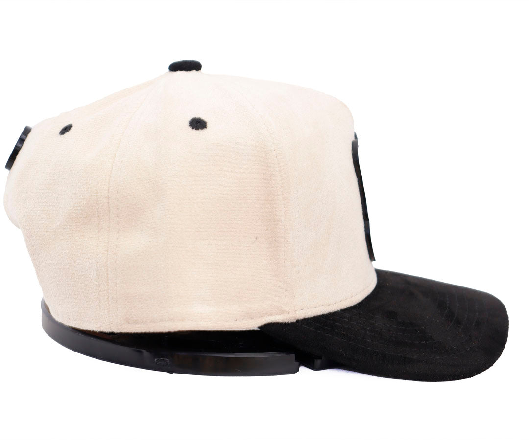 EL BARBAS OSO BELICO BEIGE CAP BLACK VICERA PLACA KAMEL