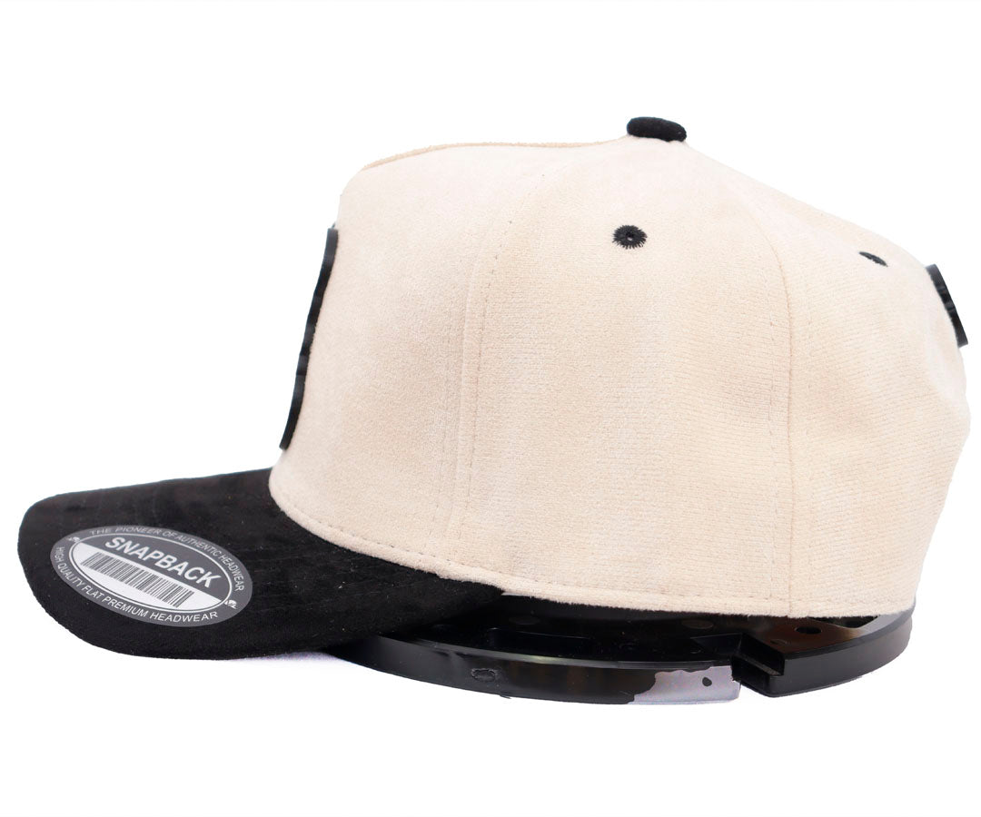 EL BARBAS OSO BELICO BEIGE CAP BLACK VICERA PLACA KAMEL