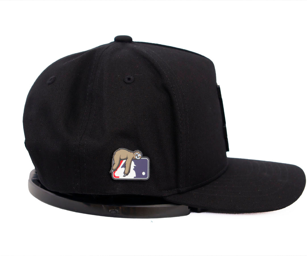 LA GRECAS RED AND BLACK TOTAL BLACK CAP PLACA KAMEL