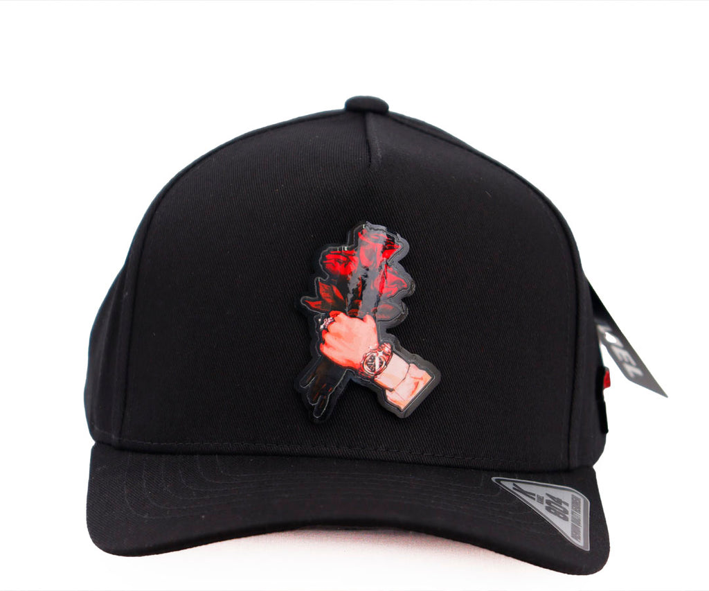 MANO CON ROSA ROSONES BLACK CAP KAMEL