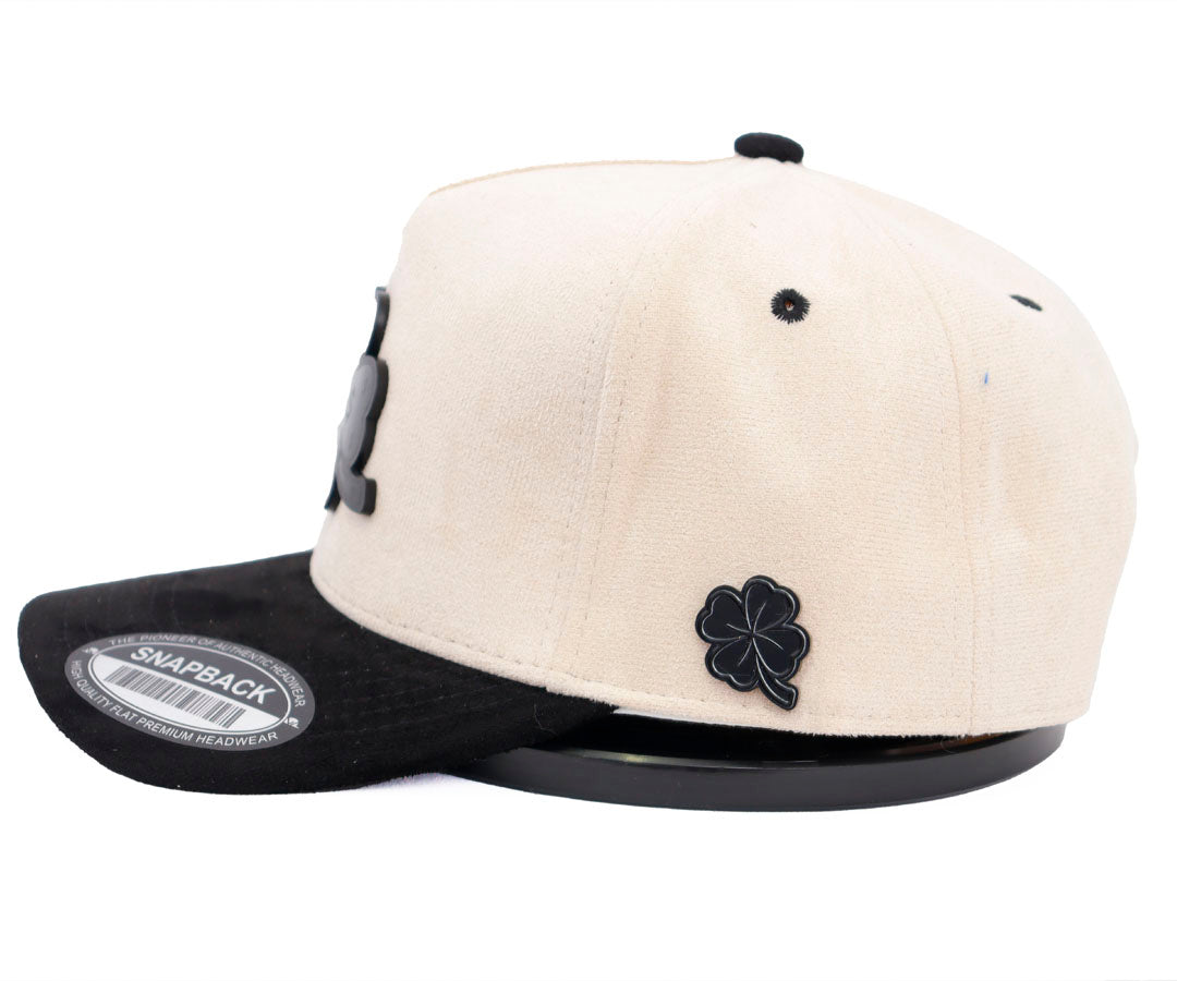 TREBOL MONEY LUCK BLACK BEIGE AND BLACK VICERA PLACA TOTAL GAMUZA WAYCAP