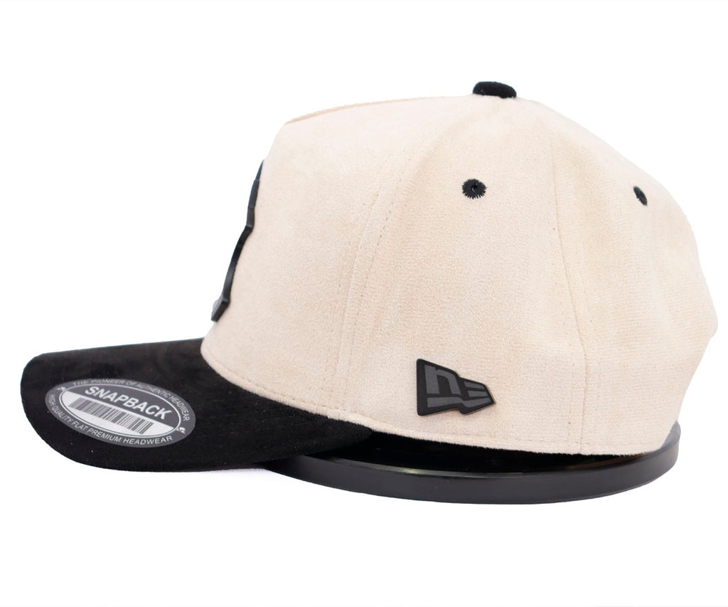 NY YANKEES RANCHERO BEIGE AND BLACK PLACA TOTAL GAMUZA WAYCAP