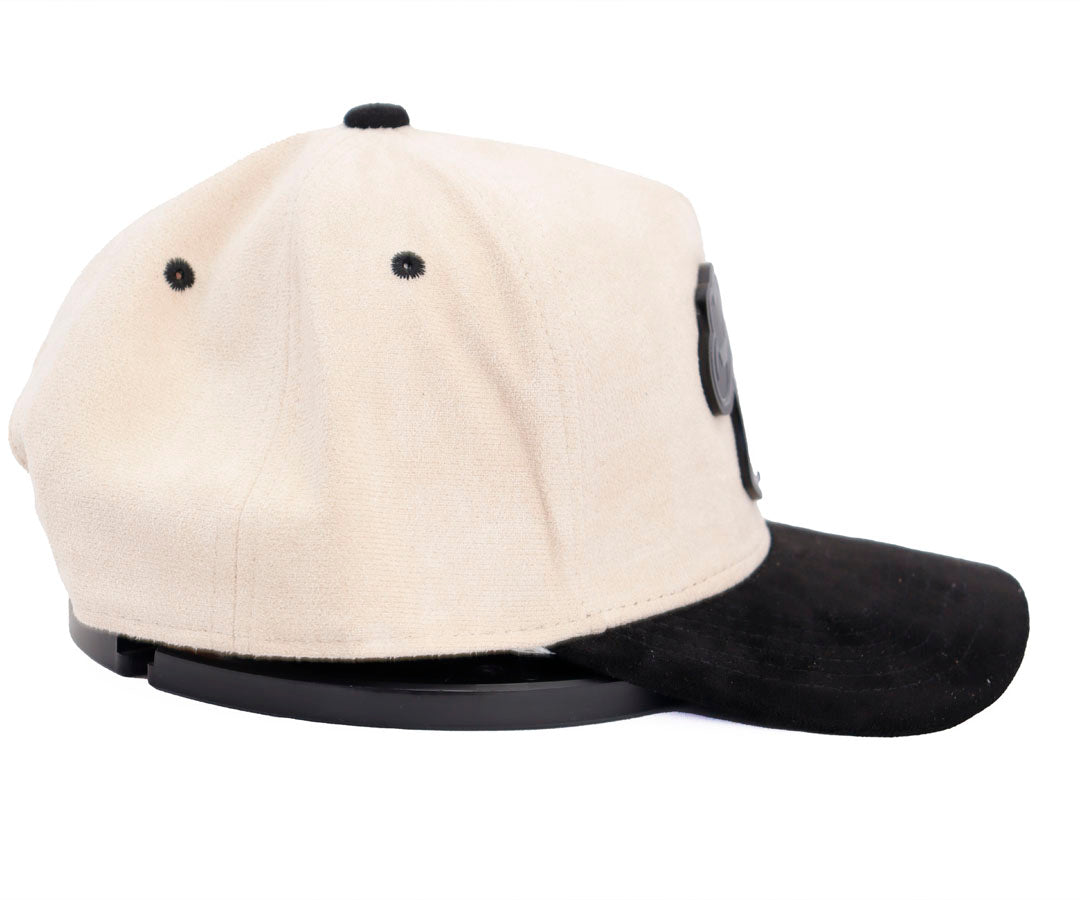 NY YANKEES RANCHERO BEIGE AND BLACK PLACA TOTAL GAMUZA WAYCAP