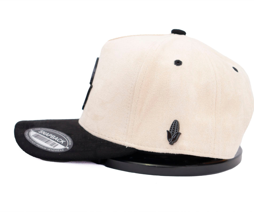 ELOTE BEIGE AND BLACK VICERA TOTAL GAMUZA CAP PLACA WAYCAP