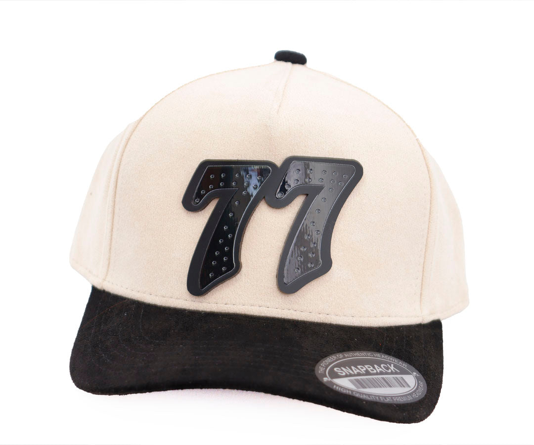 77 BARBAS WHITE CAP AND BLACK TOTAL GAMUZA PLACA WAYCAP