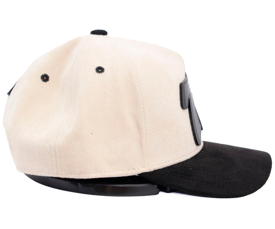 77 BARBAS WHITE CAP AND BLACK TOTAL GAMUZA PLACA WAYCAP