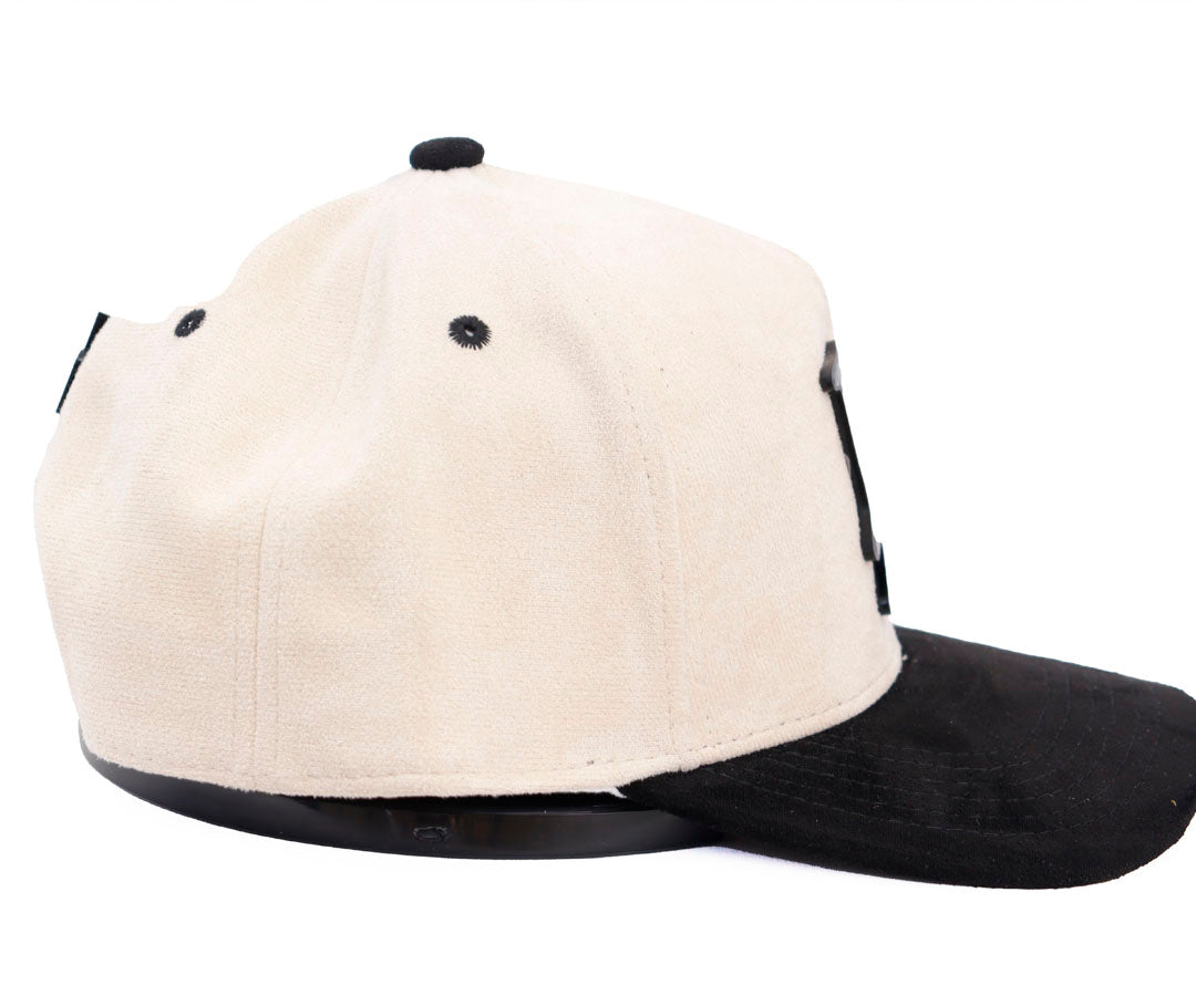 DANDY LA BLACK WHITE CAP AND BLACK VICERA GAMUZA PLACA WAYCAP