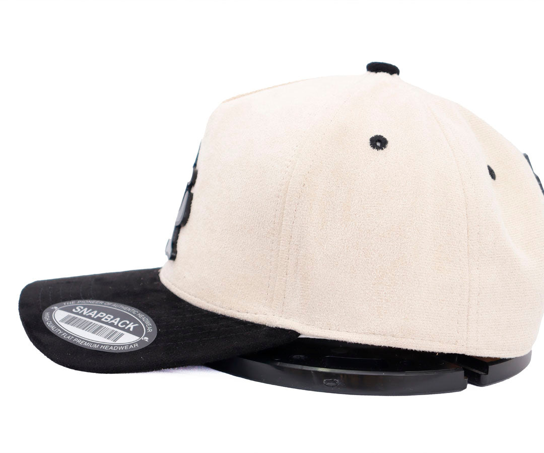 DANDY LA BLACK WHITE CAP AND BLACK VICERA GAMUZA PLACA WAYCAP