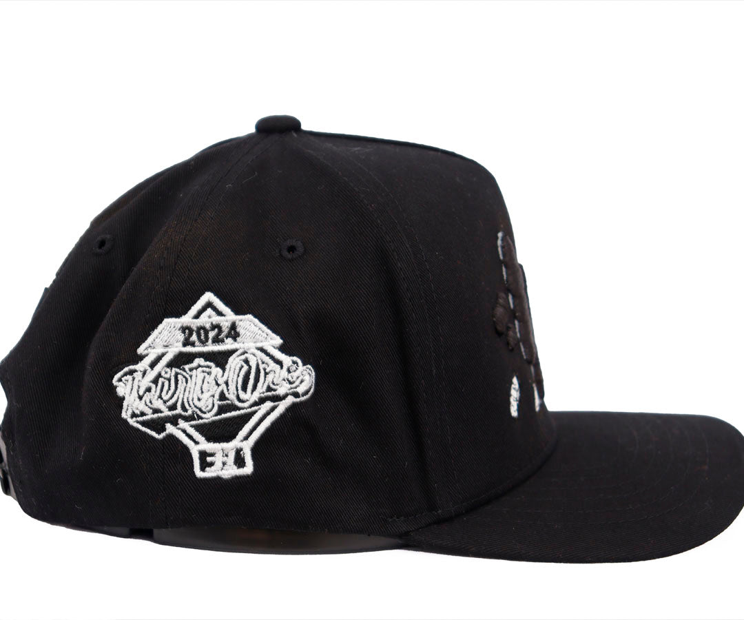 LOS ANGELES CLOUDS WHITE OTLINE BLACK LETTERS KAMEL