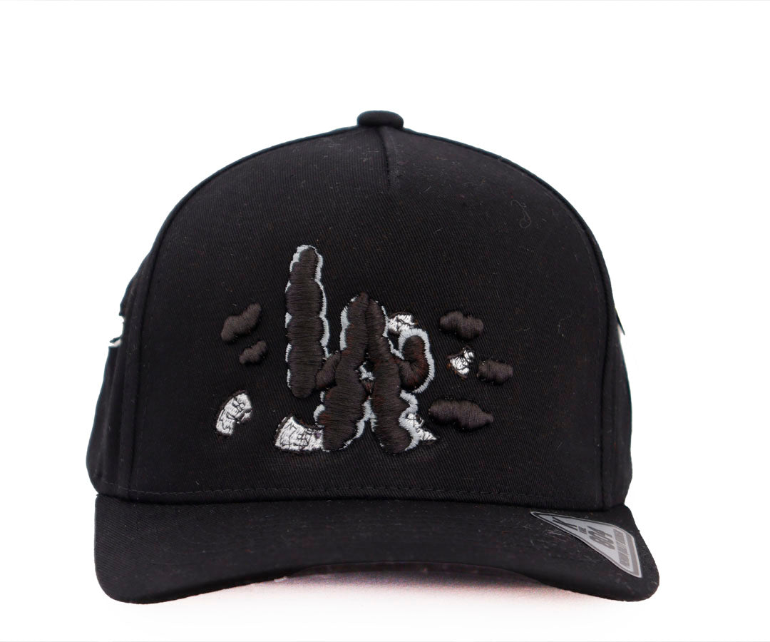 LOS ANGELES CLOUDS WHITE OTLINE BLACK LETTERS KAMEL