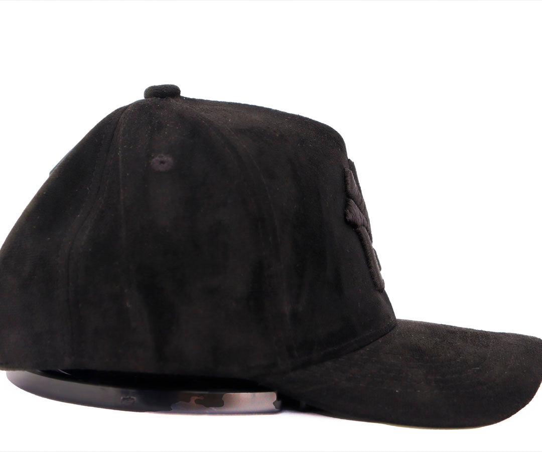 NY LA OVER ONE BLACK AND WHITE TOTAL GAMUZA BLACK WAYCAP