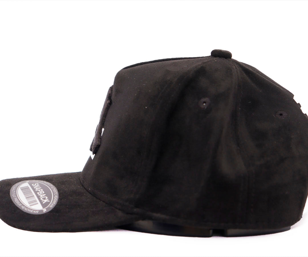 NY LA OVER ONE BLACK AND WHITE TOTAL GAMUZA BLACK WAYCAP