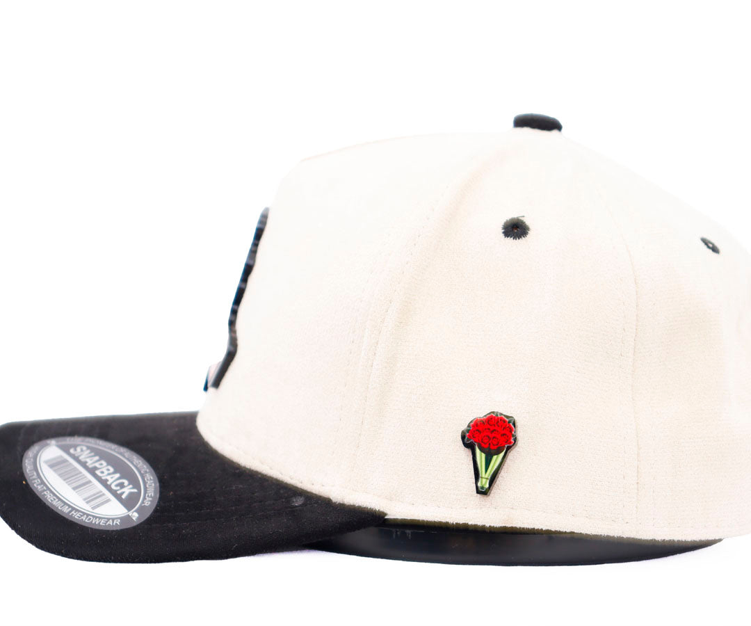 MANO CON ROSA ROSONES BEIGE AND BLACK VICERA TOTAL GAMUZA  WAYCAP