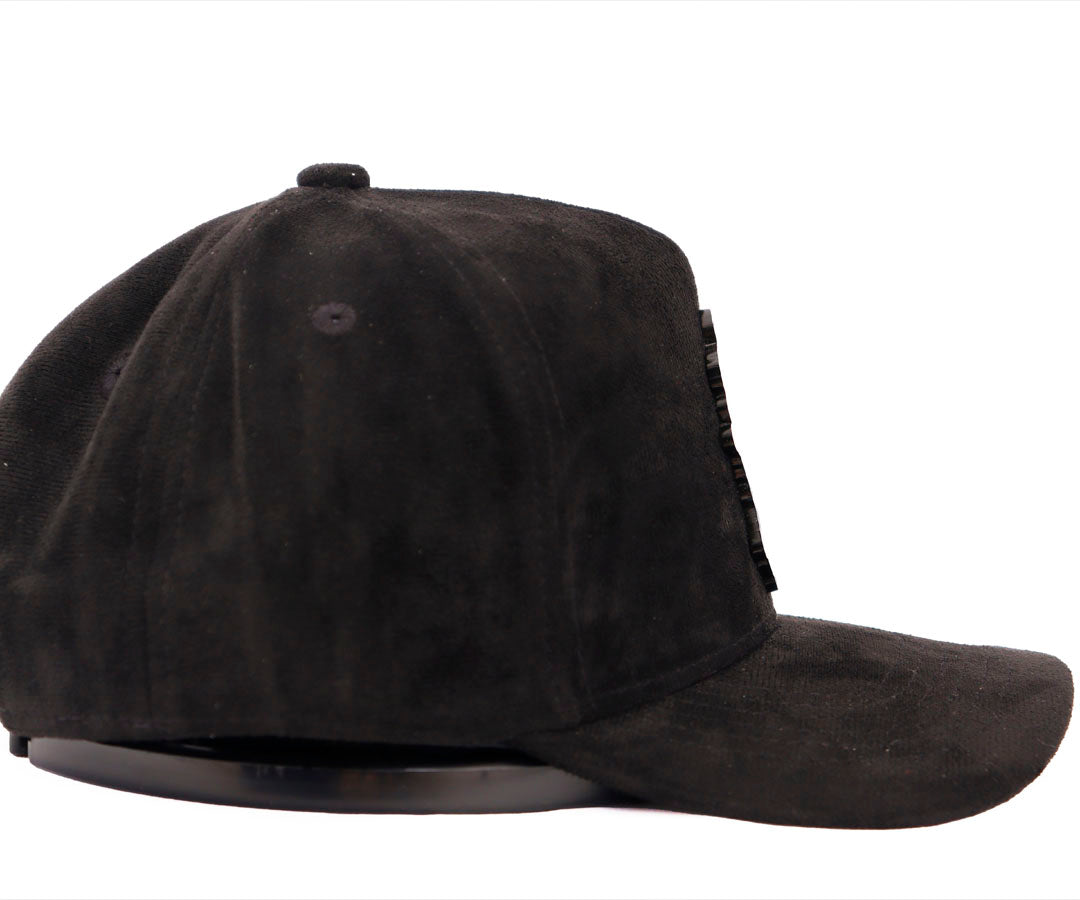 MANO CON ROSA ROSONES BLACK TOTAL GAMUZA CAP WAYCAP