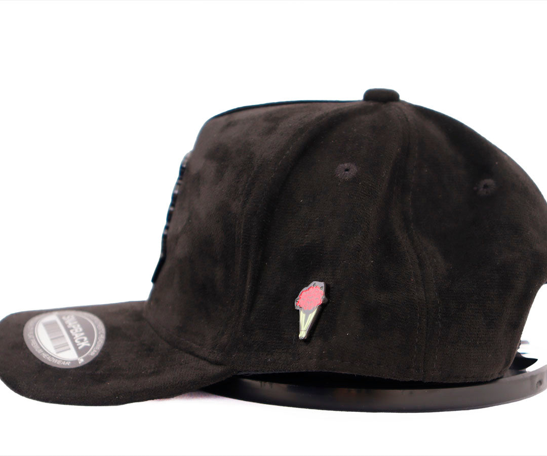 MANO CON ROSA ROSONES BLACK TOTAL GAMUZA CAP WAYCAP