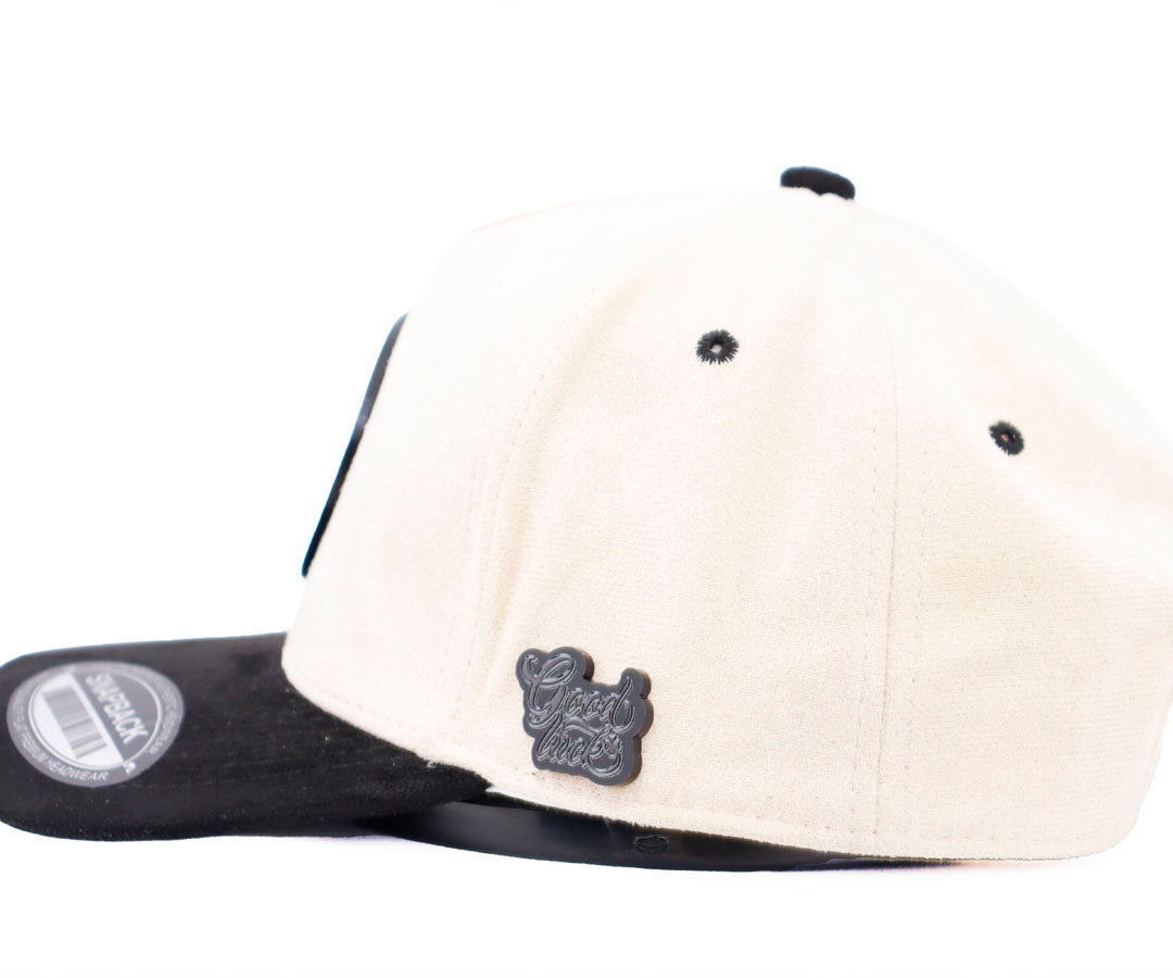 LA SUERTE NO ES SUFICIENTE BLACK PLACA TOTAL GAMUZA BEIGE AND BLACK WAYCAP