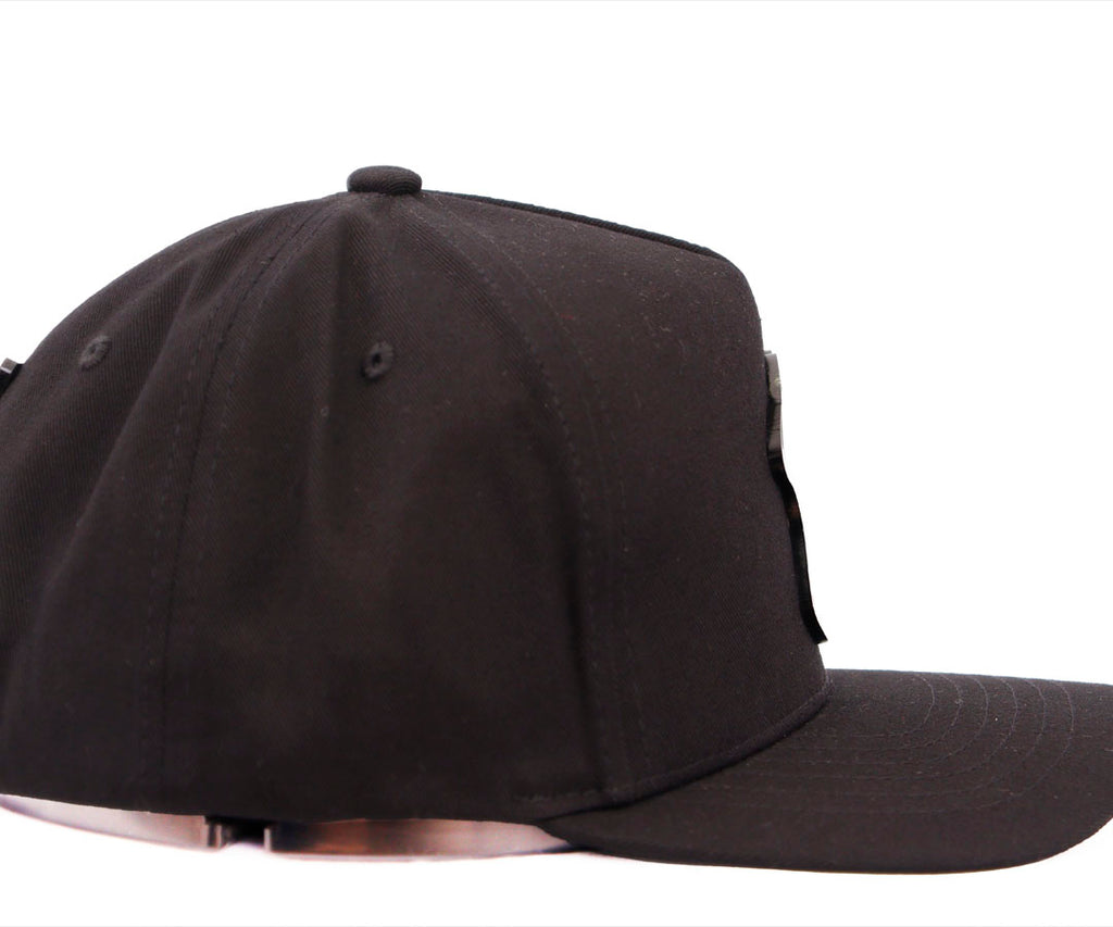 NY SANTO PEARLS 31 HATS BLACK CAP PLACA KAMEL