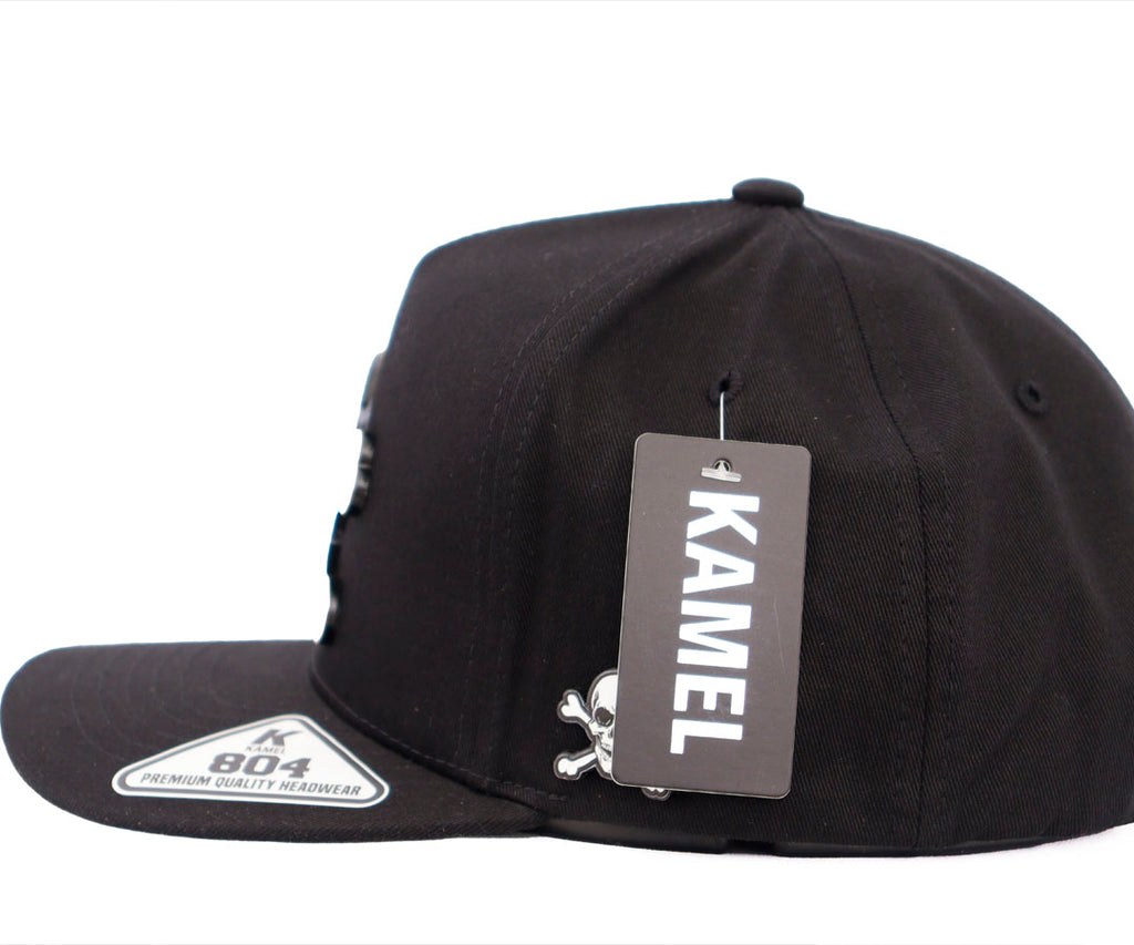CALAVERA WHITE PLACA BLACK CAP KAMEL