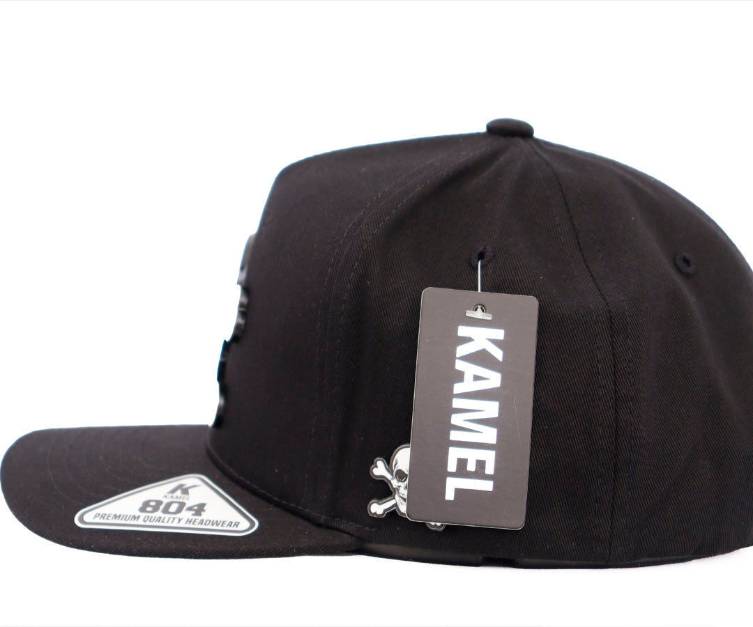 CALAVERA WHITE PLACA BLACK CAP KAMEL