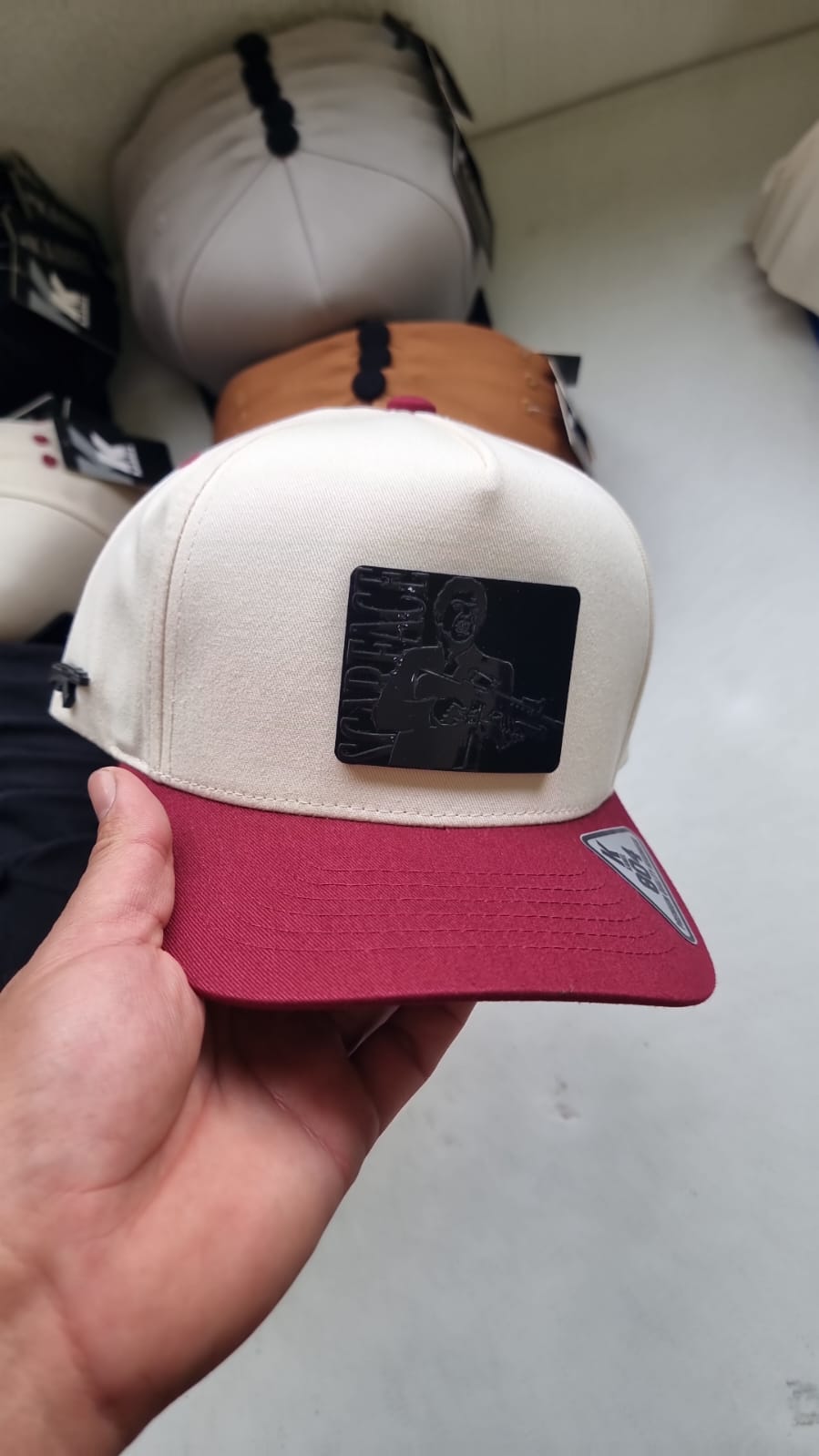 MONTANA CUADRO NEGRO MATE PLACA KAMEL