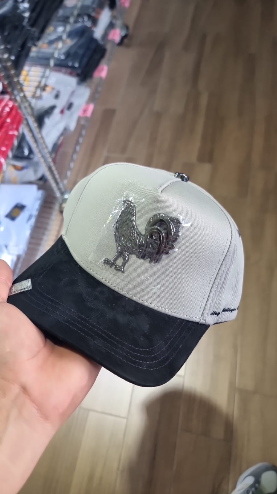 EL GALLO DORADO PLATEADO GRIZ VICERA NEGRA BIG BOSS