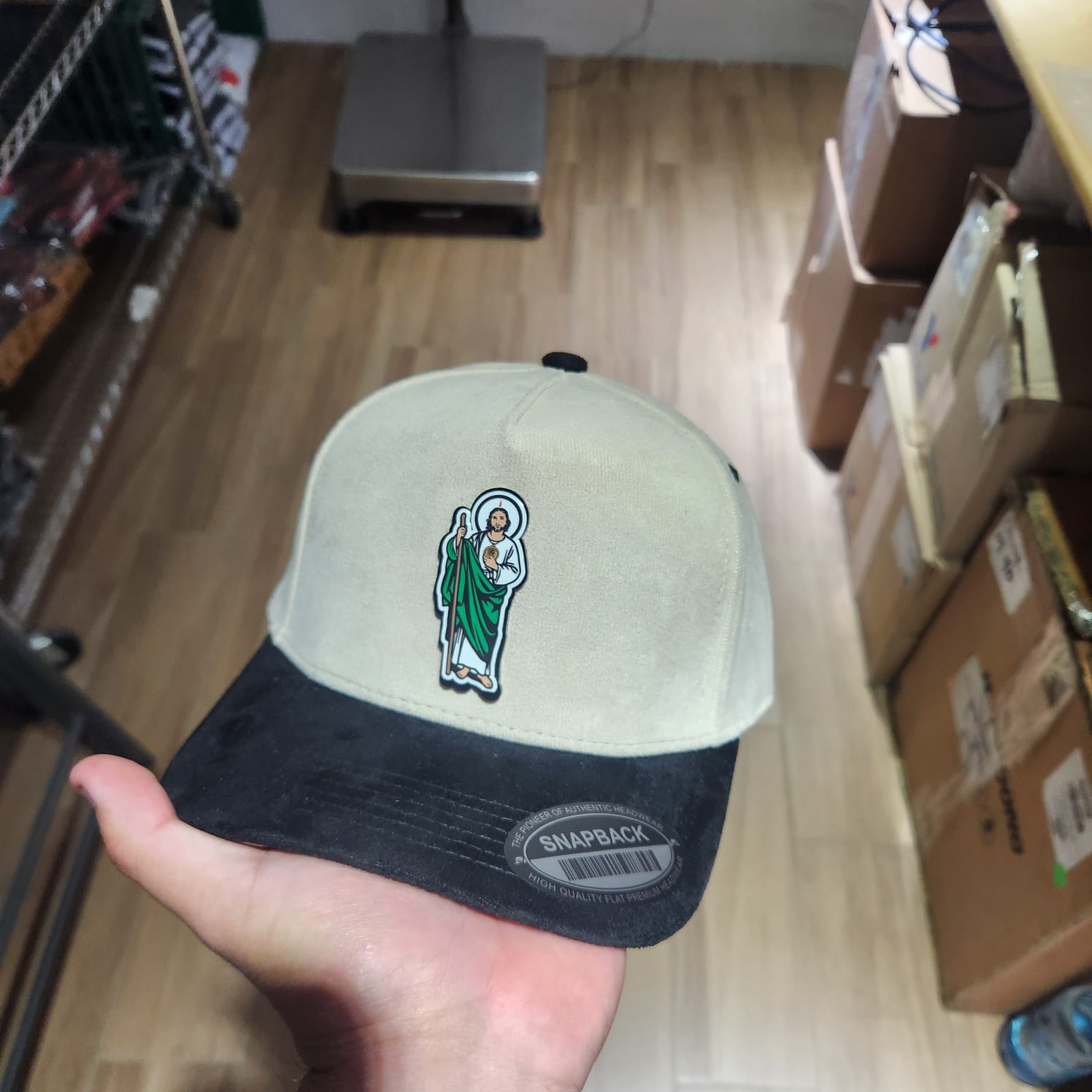 SAN JUDAS COLORS PLACA BLACK CAP BEIGE AND BLACK VICERA TOTAL GAMUZA WAYCAP