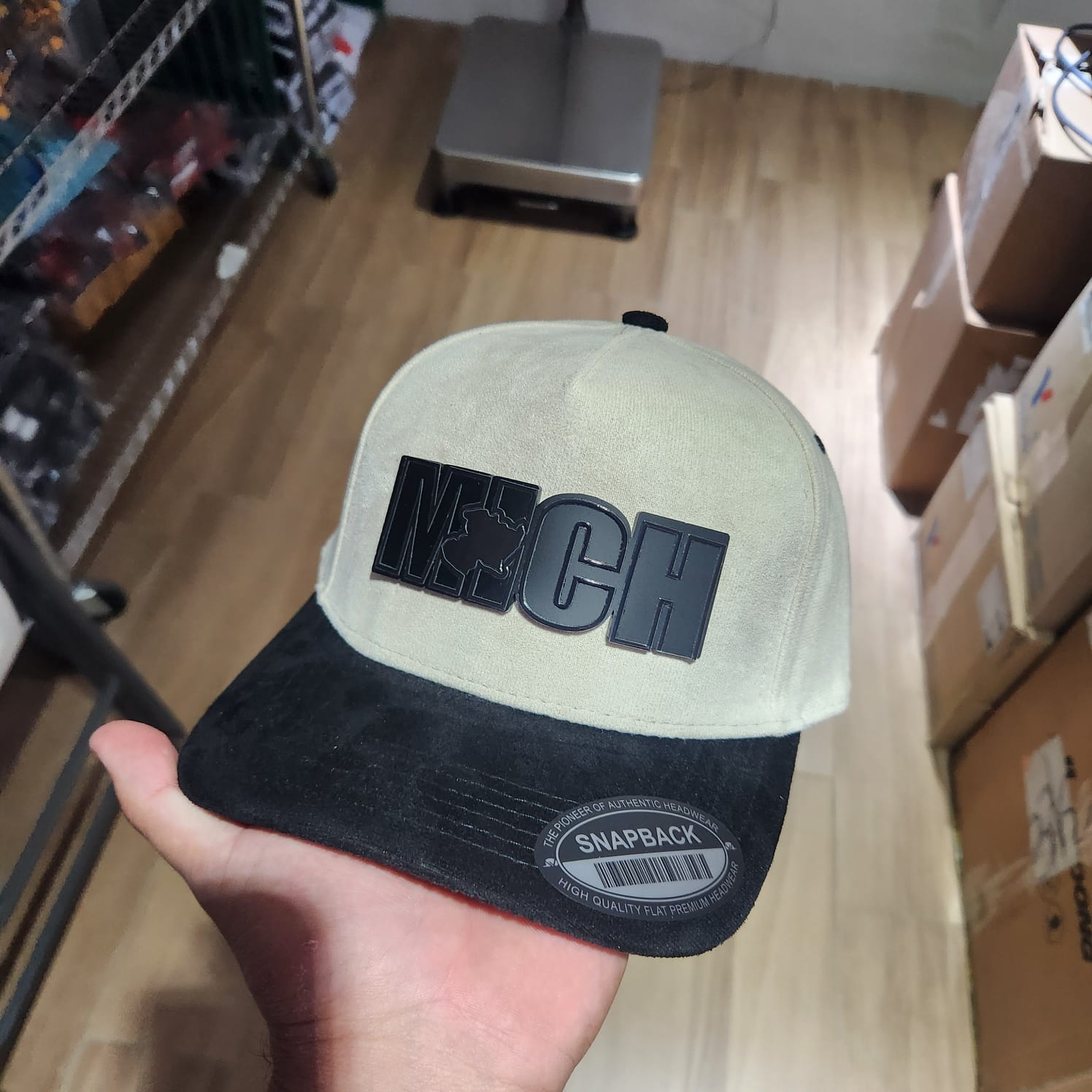 MICH BIG LETTERS BLACK MATE BEIGE AND BLACK VICERA TOTAL GAMUZA WAYCAP