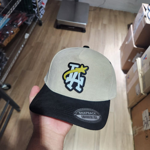 31 HATS X EL MAGO MAGIC CLUB YELLOW PLACA  BEIGE AND BLACKJ VICERA  TOTAL GAMUZA