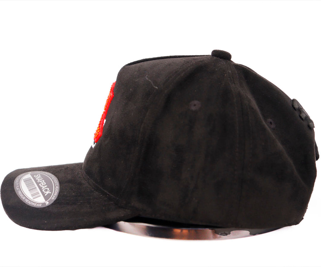 NY LA OVER ONE RED AND WHITE TOTAL GAMUZA BLACK PIEDRA WAYCAP