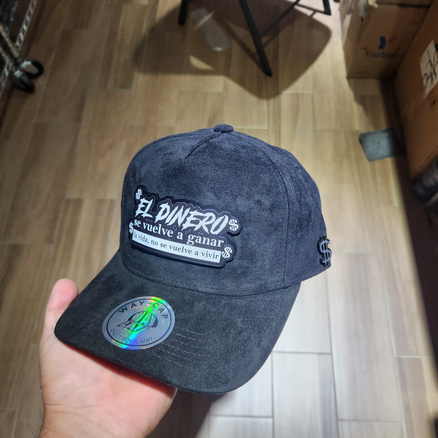 EL DINERO SE VUELVE A GANAR LA VIDA, NO SE VUELVE A VIVIR PLACA TOTAL GAMUZA WAY