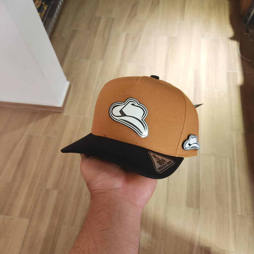 EL SOMBREROR BLANCO GORRA CAFE Y VICERA NEGRA PLACA KAMEL