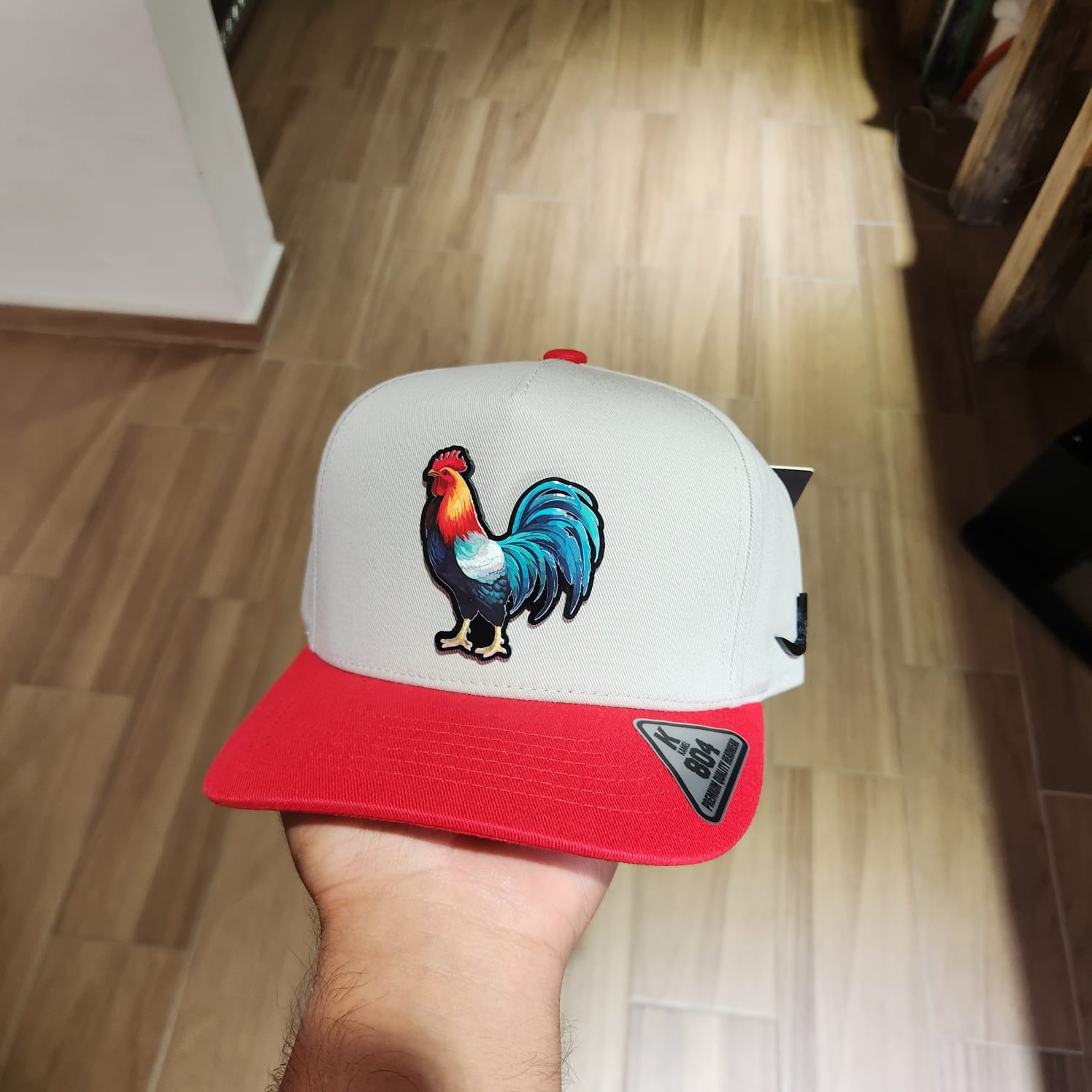 GALLO COLORIDO DR GRIS Y VICERA ROJA BLACK KAMEL