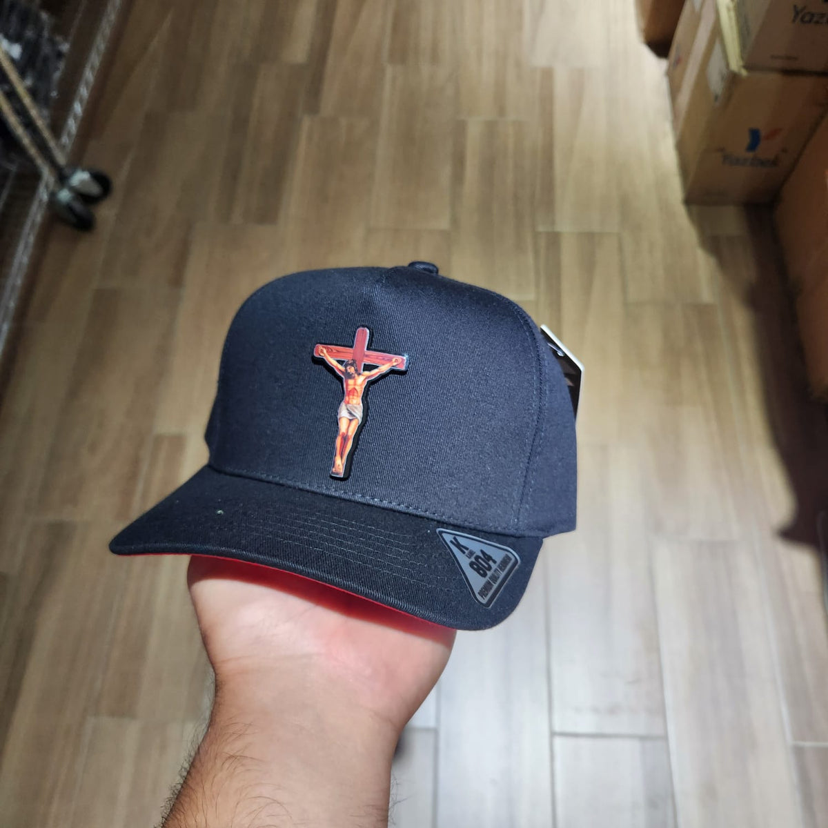 CRISTO CRUZ GORRA NEGRA PLACA KAMEL